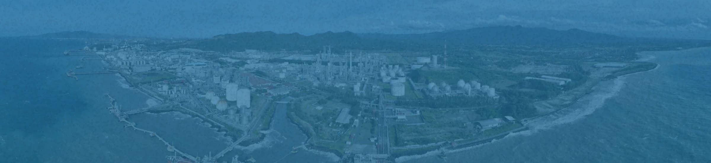 Transparansi, Stabilitas, dan Komitmen terhadap Nilai Pemegang Saham Memandu Perjalanan Keuangan Kami Transparansi, Stabilitas, dan Komitmen terhadap Nilai Pemegang Saham Memandu Perjalanan Keuangan Kami